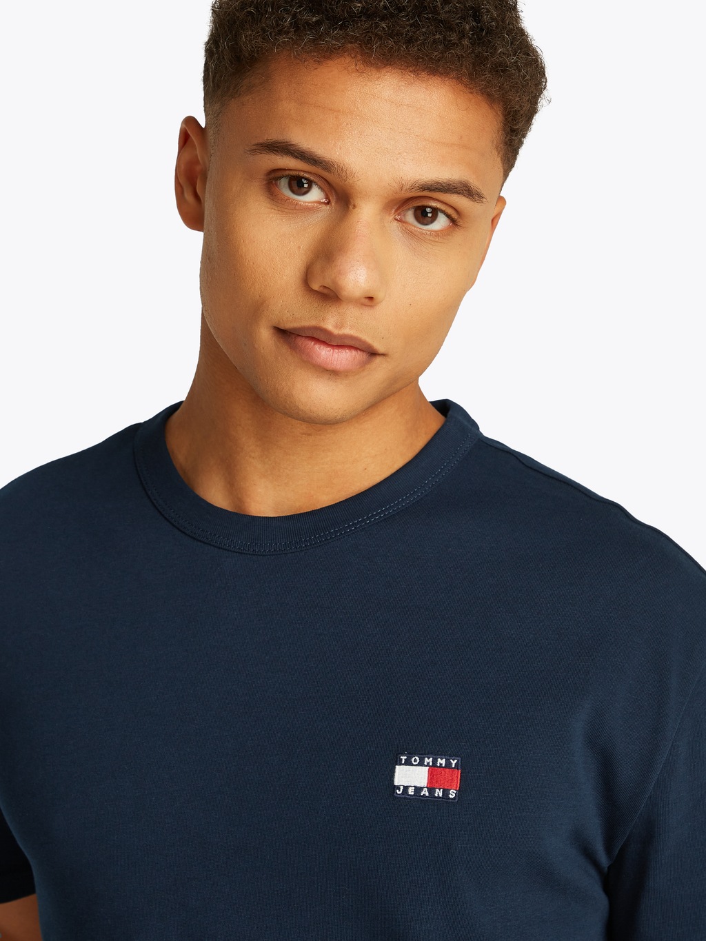 Tommy Jeans T-Shirt TJM REG BADGE TEE EXT mit Logostickerei günstig online kaufen