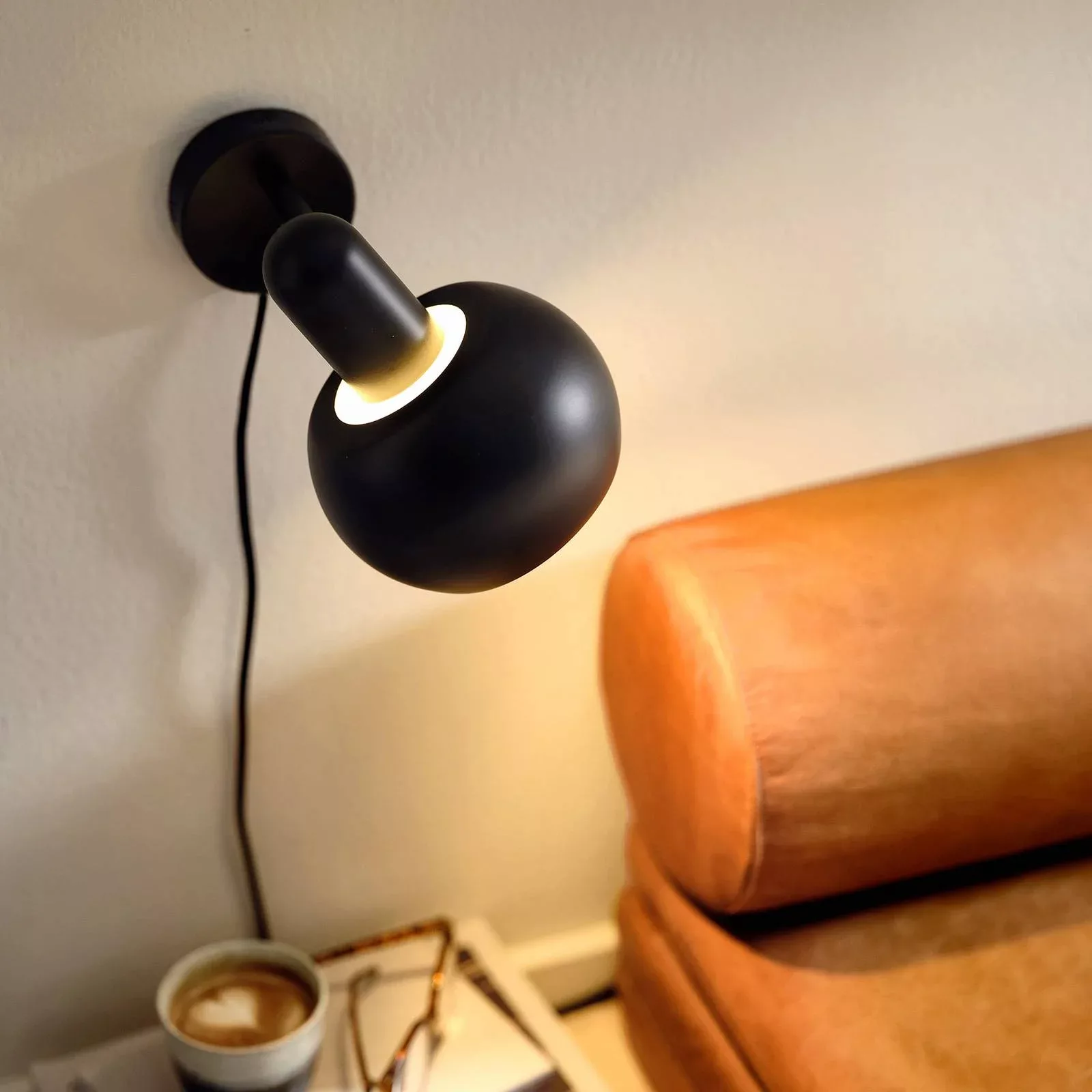 FRANDSEN BF20 Wandleuchte mit Stecker schwarz matt günstig online kaufen