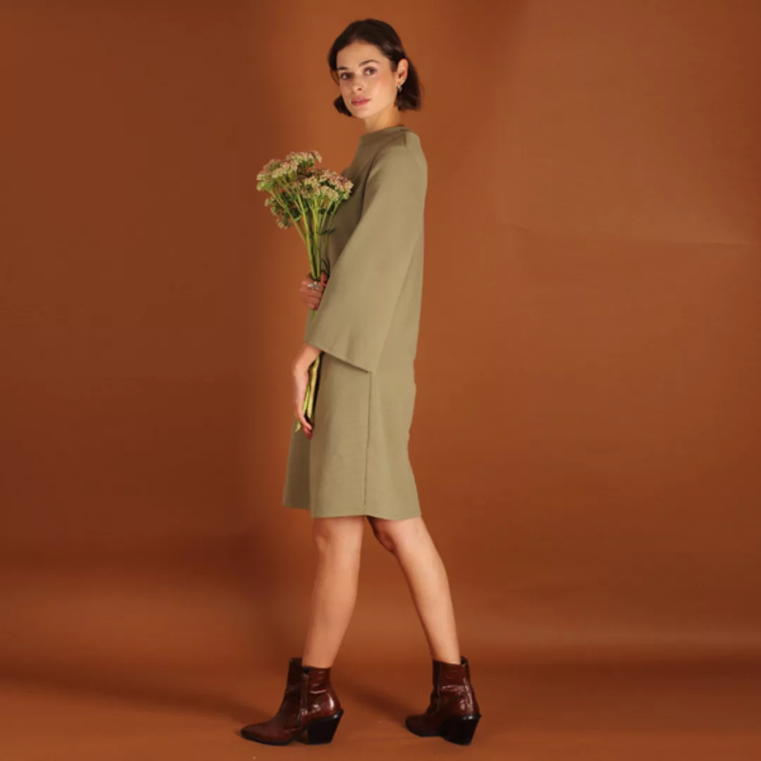 Stehkragenkleid Seyda Aus Einem Waffelstoff In Olive Oder Sand günstig online kaufen
