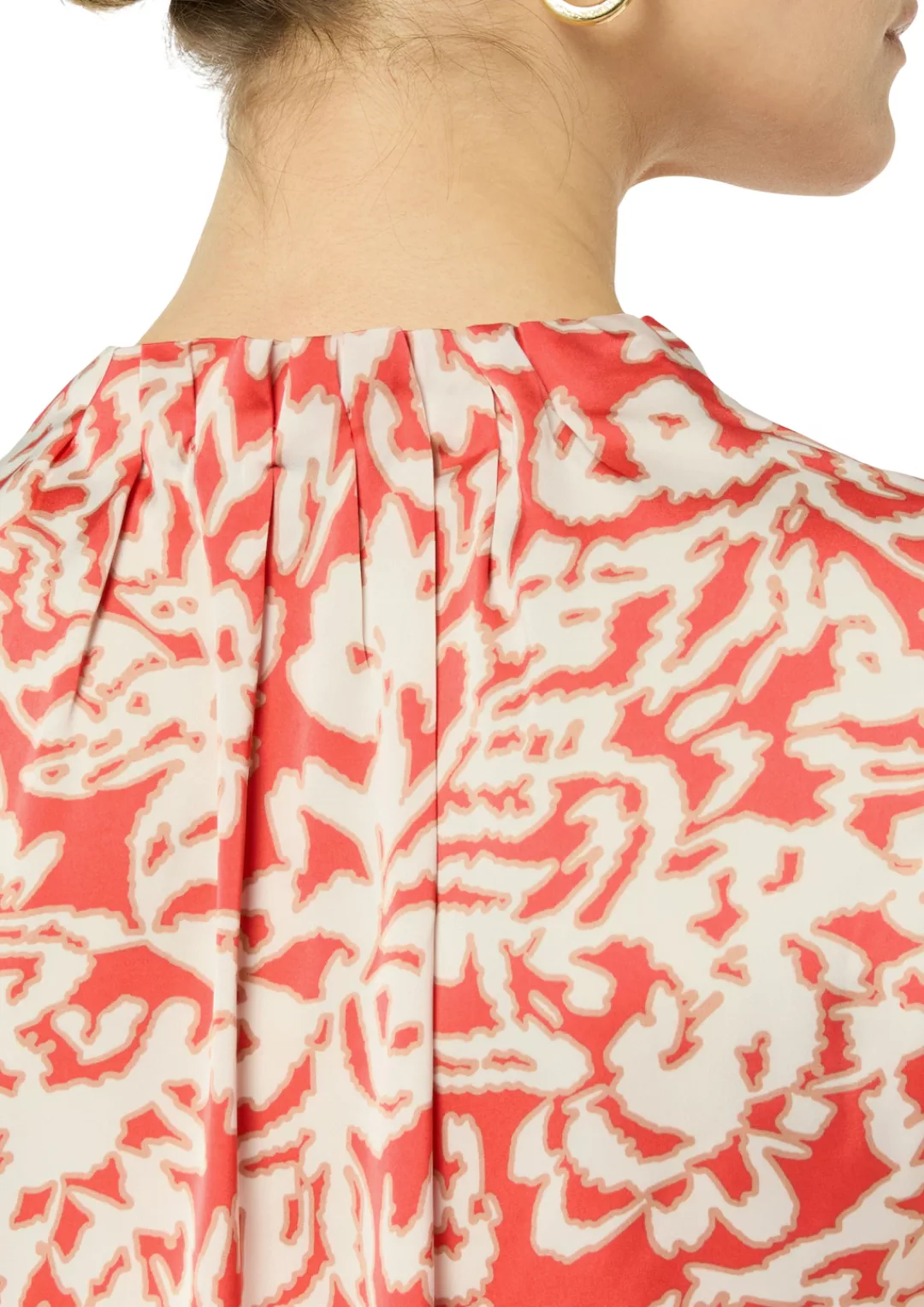 Comma Druckbluse, mit hochgeschlossenem Kragen und Allover-Print günstig online kaufen