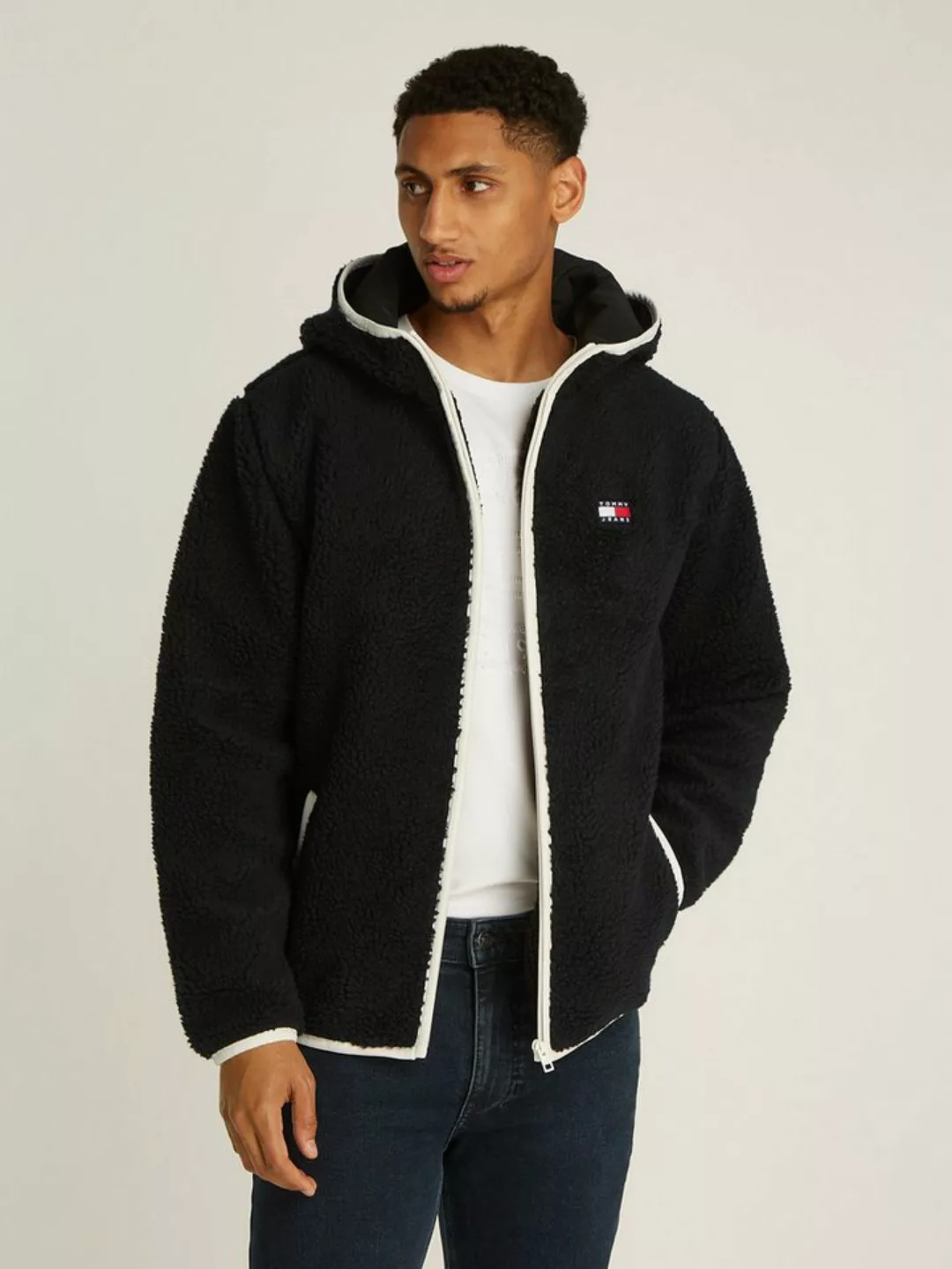 Tommy Jeans Plüschjacke TJM REG BADGE TEDDY ZIP TRU EXT mit Logopatch, leic günstig online kaufen