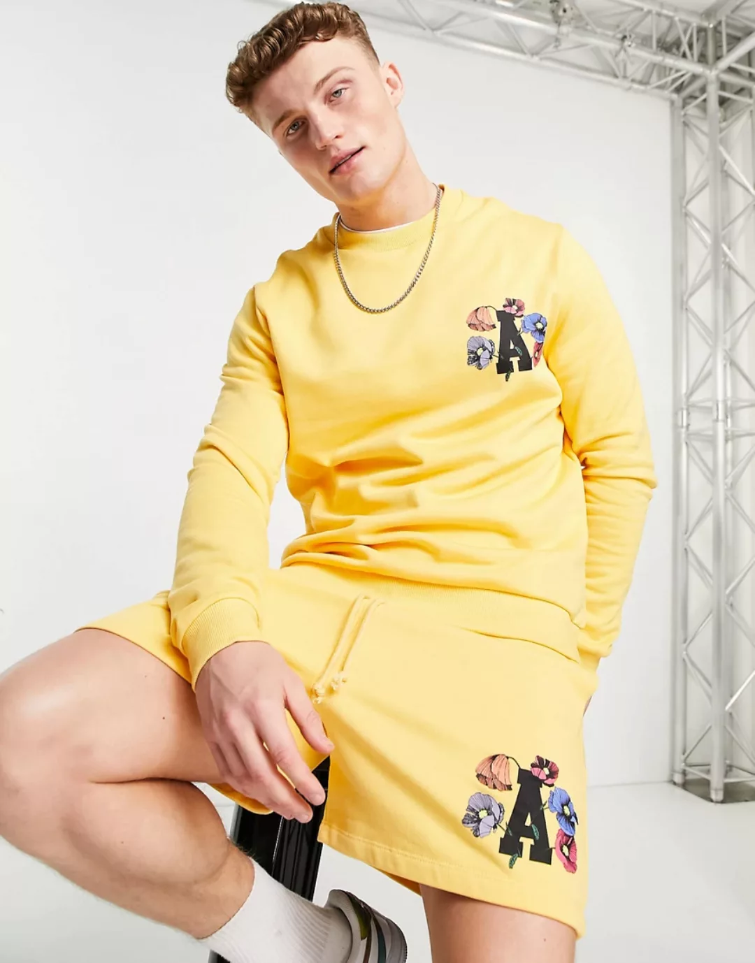 ASOS Actual – Oversized Sweatshirt in Gelb mit Blumenprint und Logo, Kombit günstig online kaufen