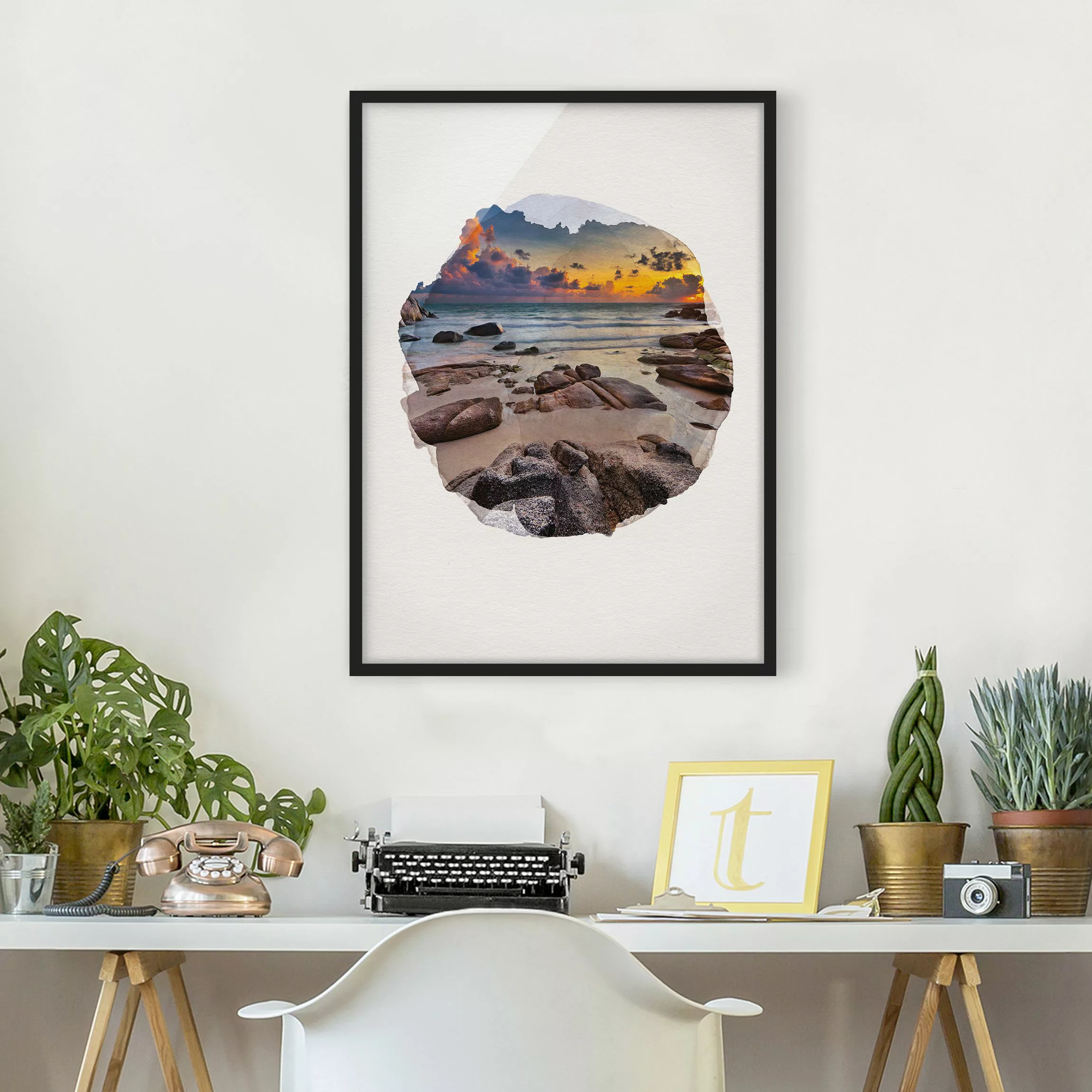 Bild mit Rahmen Strand - Hochformat Wasserfarben - Strand Sonnenaufgang in günstig online kaufen