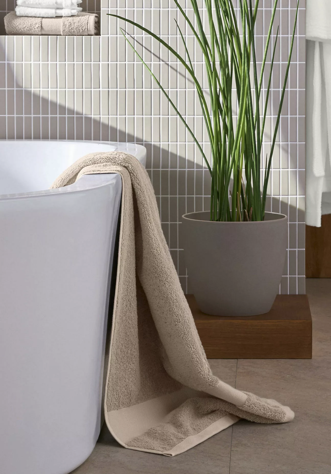 hessnatur Frottier Handtuch aus Bio-Baumwolle - beige - Größe 50x100 cm günstig online kaufen