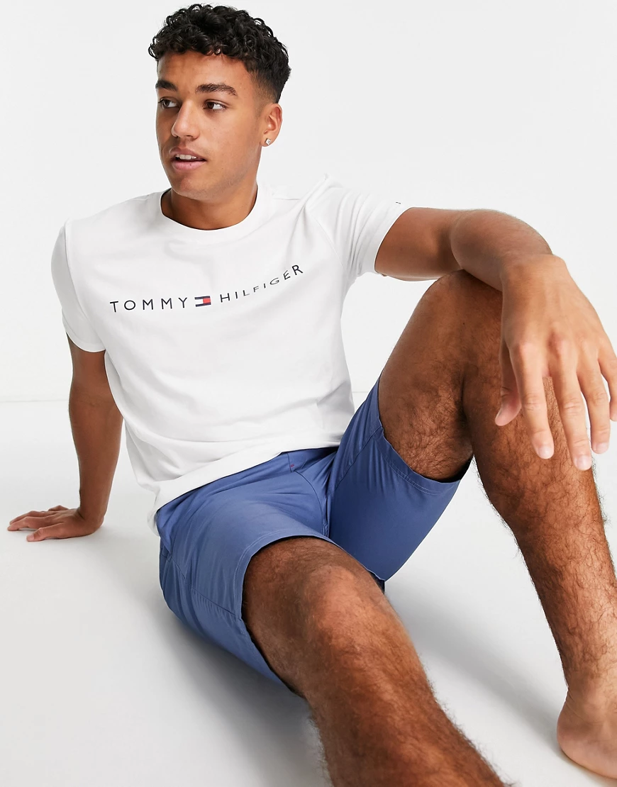 Tommy Hilfiger – Lounge-Set aus T-Shirt und Shorts-Mehrfarbig günstig online kaufen