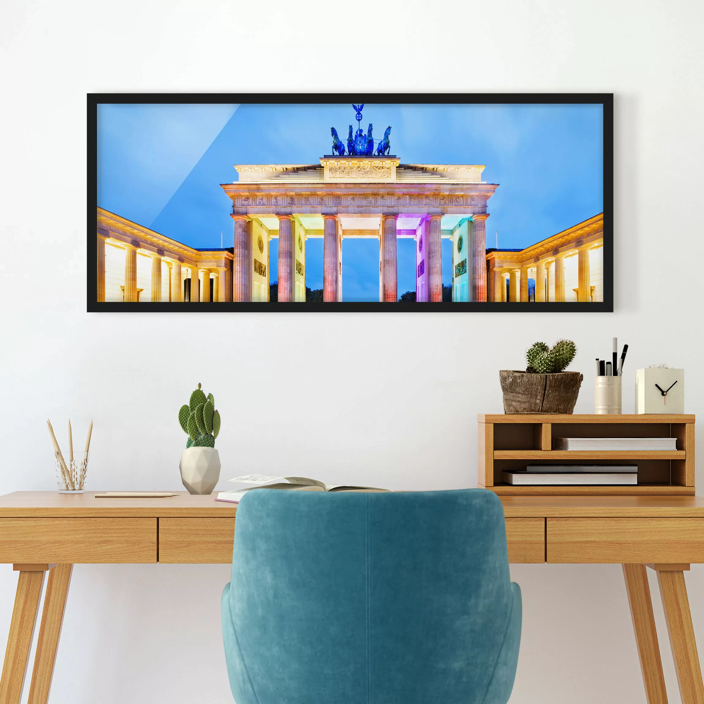Bild mit Rahmen Architektur & Skyline - Panorama Erleuchtetes Brandenburger günstig online kaufen