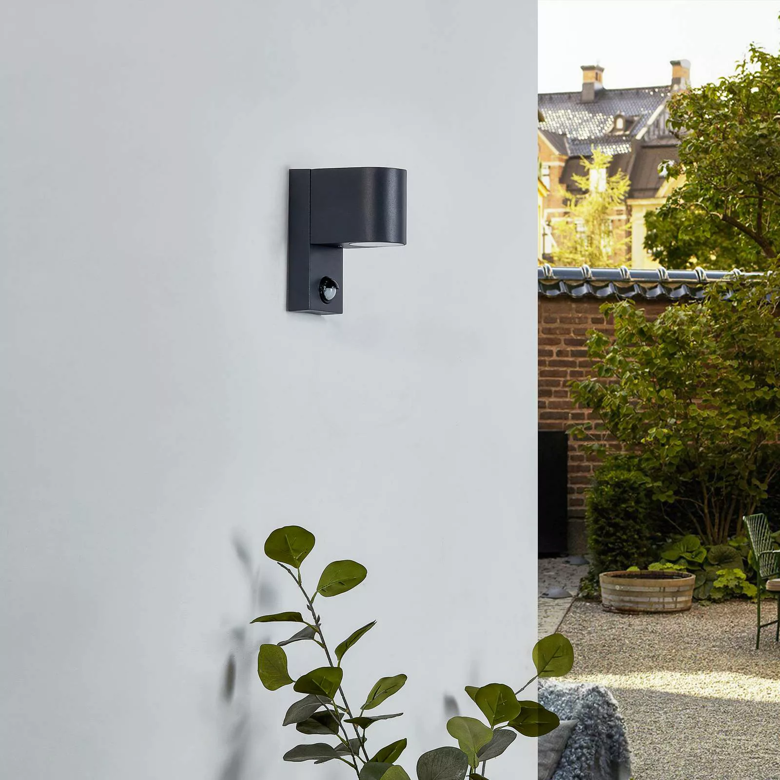 Lindby Vimal Außenwandleuchte mit Sensor Aluminium günstig online kaufen