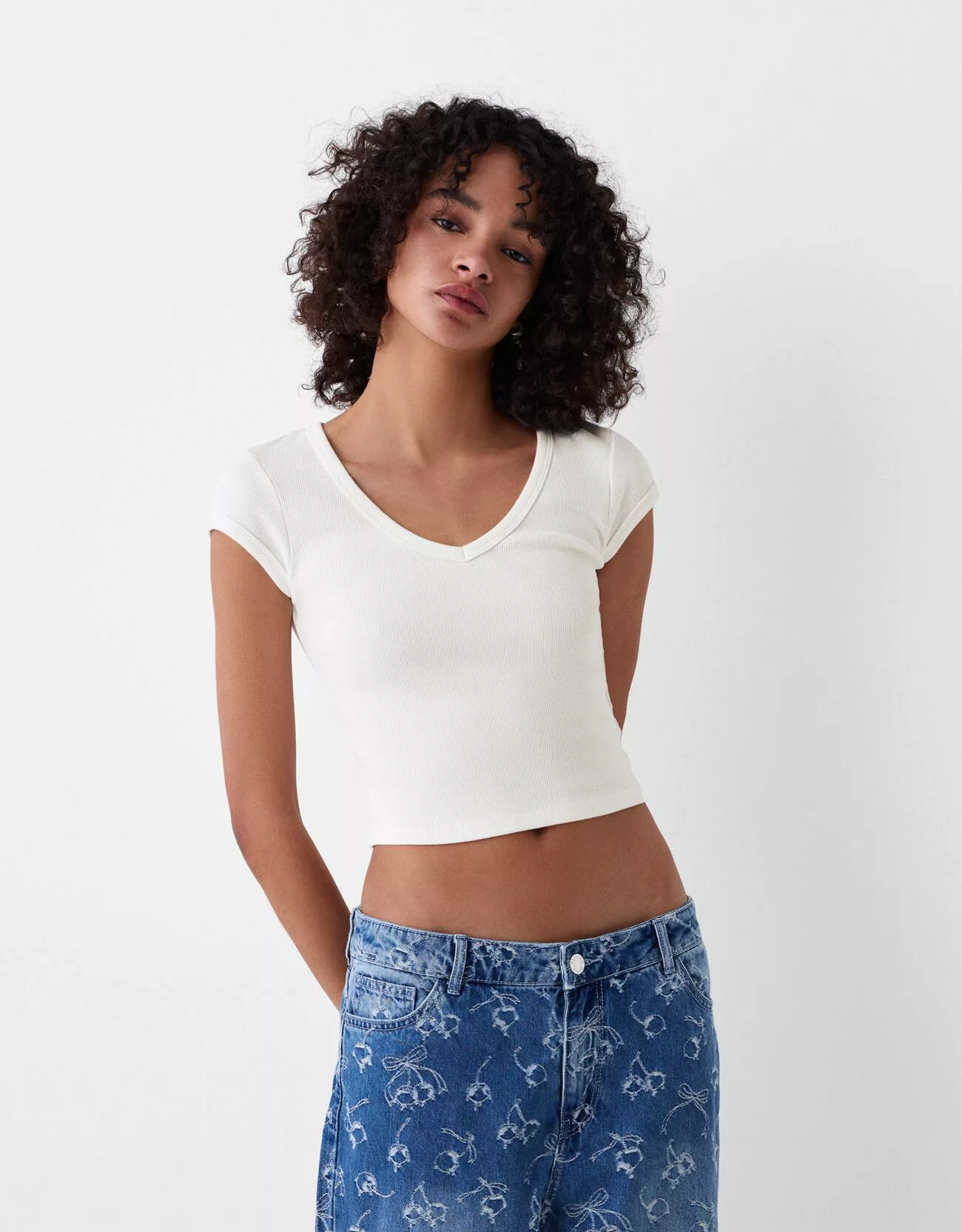 Bershka T-Shirt Mit V-Ausschnitt Damen M Rohweiß günstig online kaufen