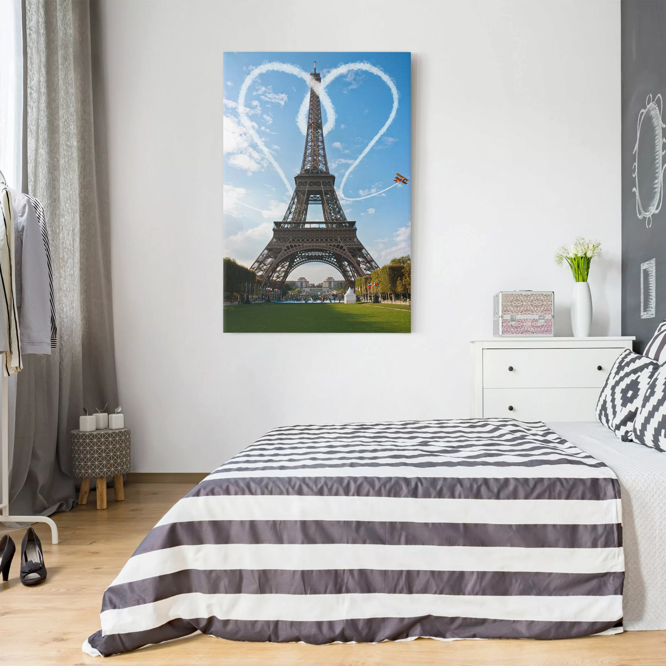 Leinwandbild Paris - Hochformat Paris - City of Love günstig online kaufen