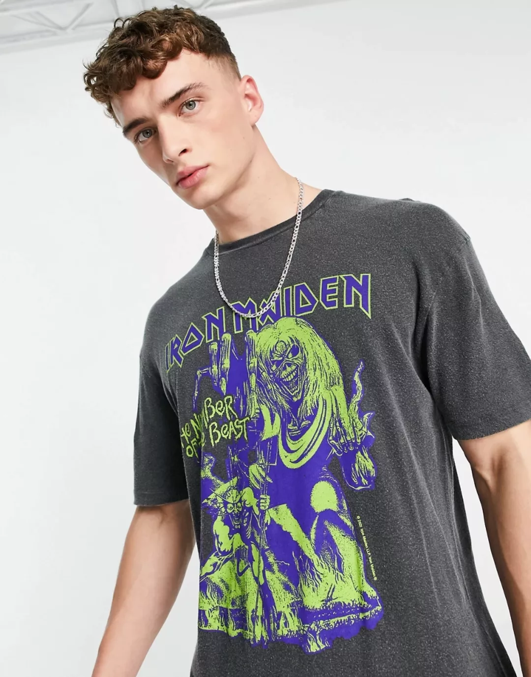 Topman – Oversize-T-Shirt in verwaschenem Schwarz mit „Iron Maiden“-Print günstig online kaufen