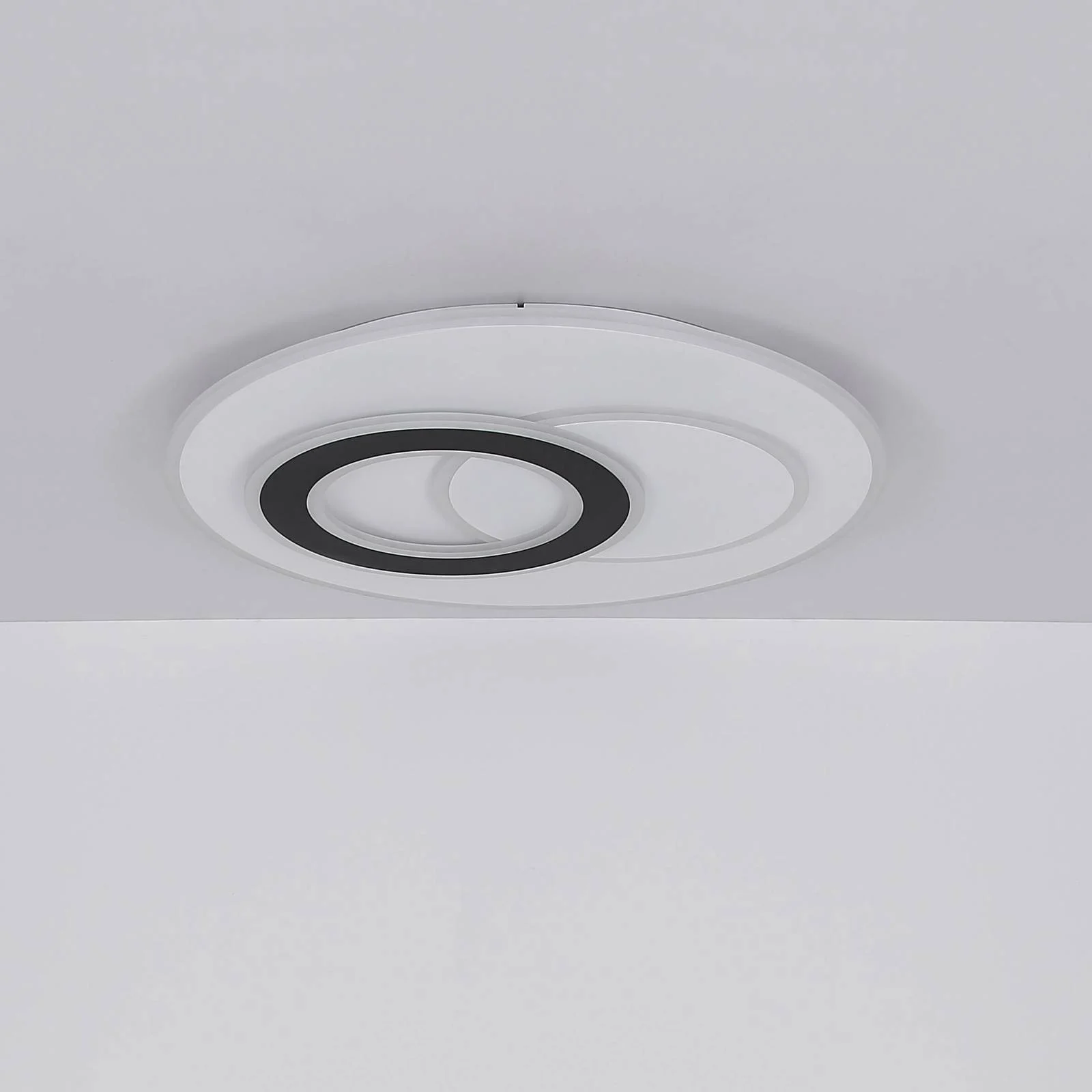 Smart-LED-Deckenleuchte Jacques, weiß/schwarz, Ø 70 cm, CCT günstig online kaufen