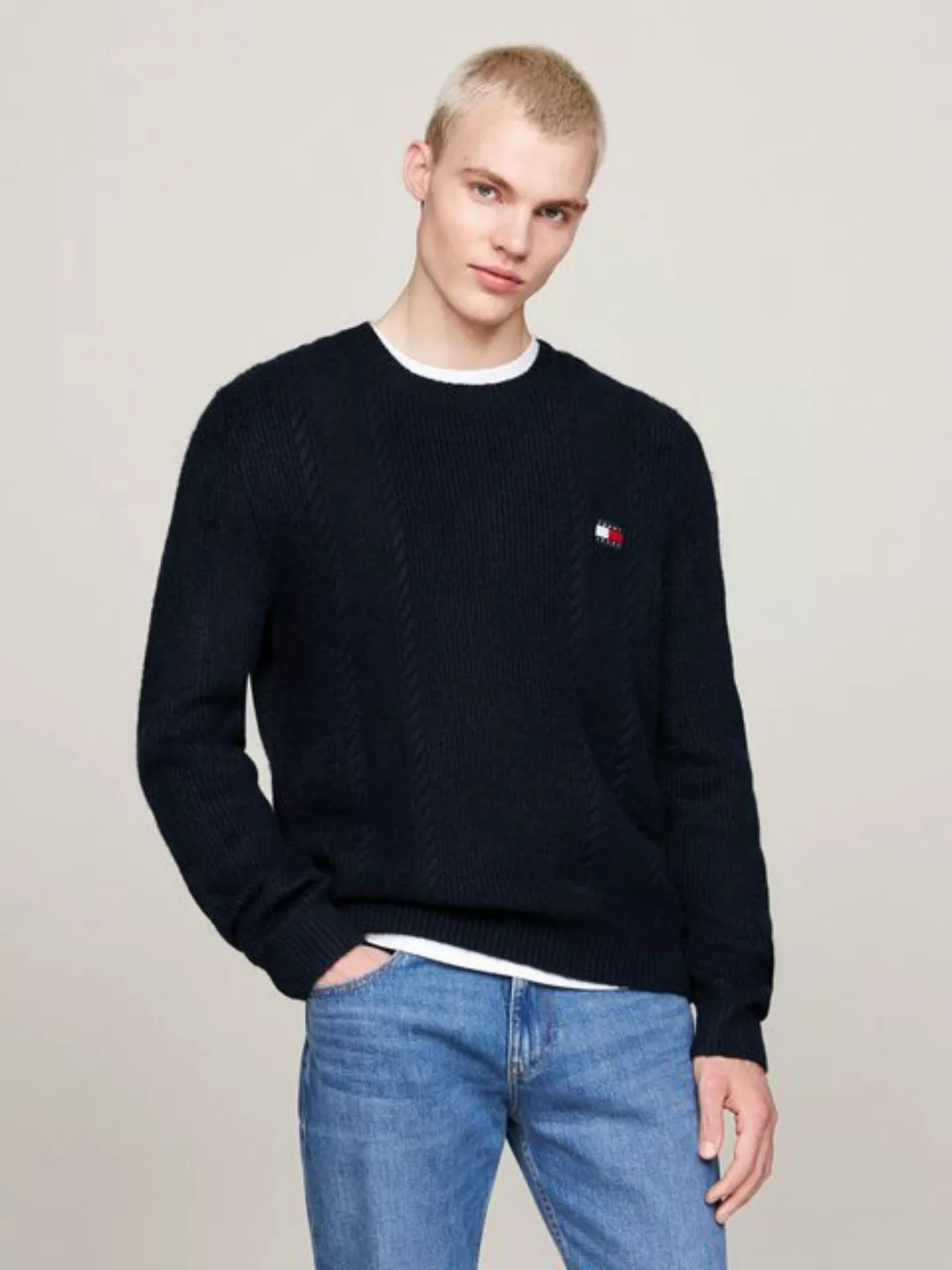 Tommy Jeans Sweatshirt TJM SLIM CABLE KNIT CNECK mit bestickten Markenlogo, günstig online kaufen