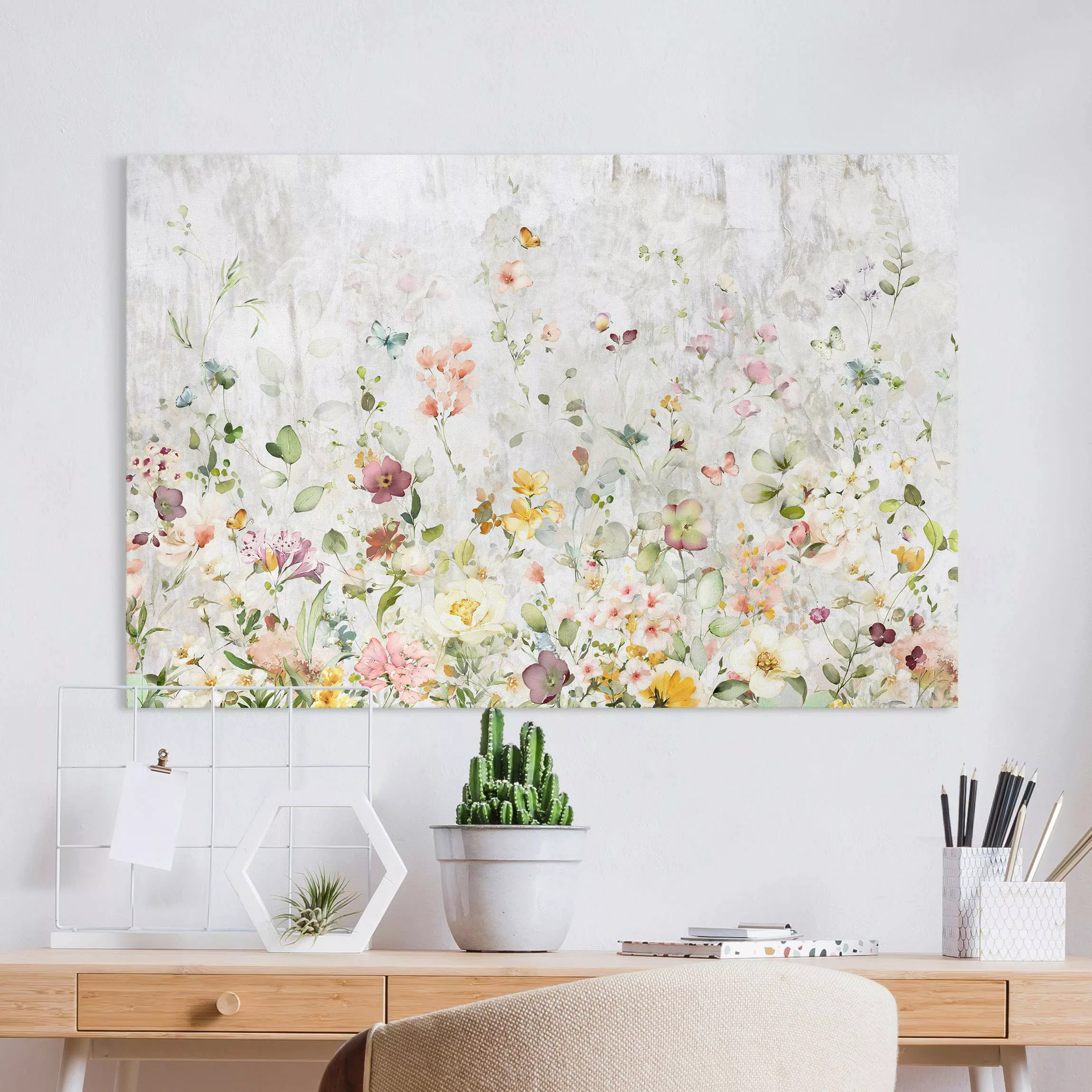 Leinwandbild Aquarell Blüten auf weißer Shabby Betonwand günstig online kaufen