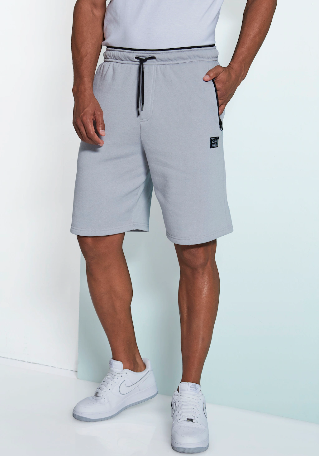 John Devin Sweatshorts, seitliche Taschen mit schwarzem Reißverschluss günstig online kaufen