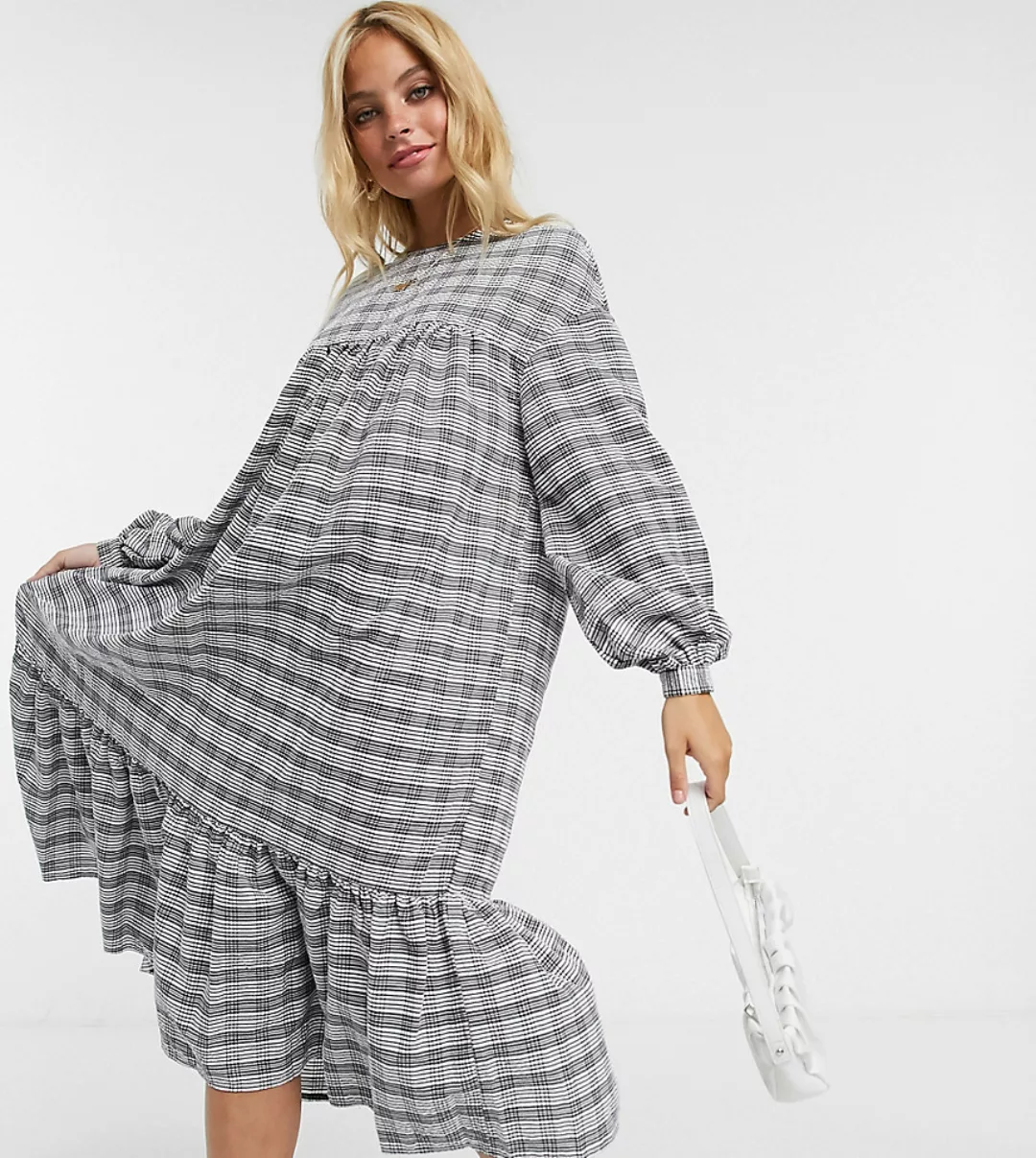 ASOS DESIGN Petite – Kariertes Midi-Hängerkleid mit Schößchen-Mehrfarbig günstig online kaufen
