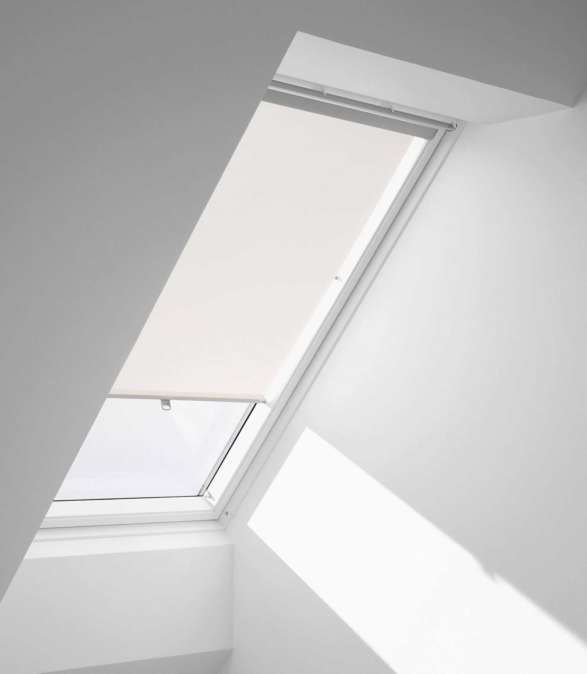 Velux Sichtschutzrollo mit Haltekrallen RHL 200 1028 Weiß günstig online kaufen