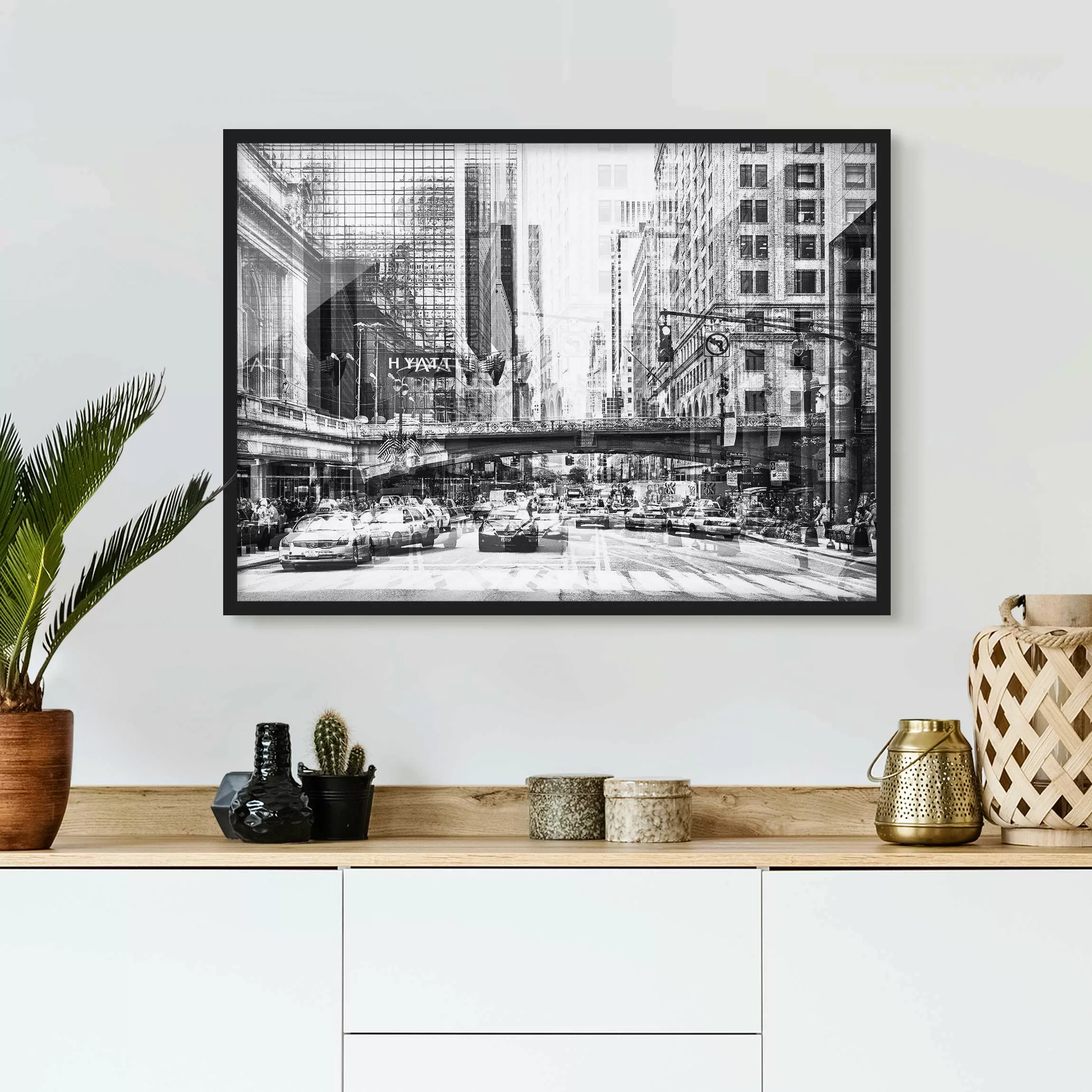 Bild mit Rahmen Architektur & Skyline - Querformat NYC Urban schwarz-weiß günstig online kaufen