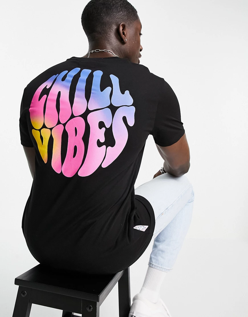 Bershka – T-Shirt in Schwarz mit „Chill Vibes“-Print am Rücken günstig online kaufen