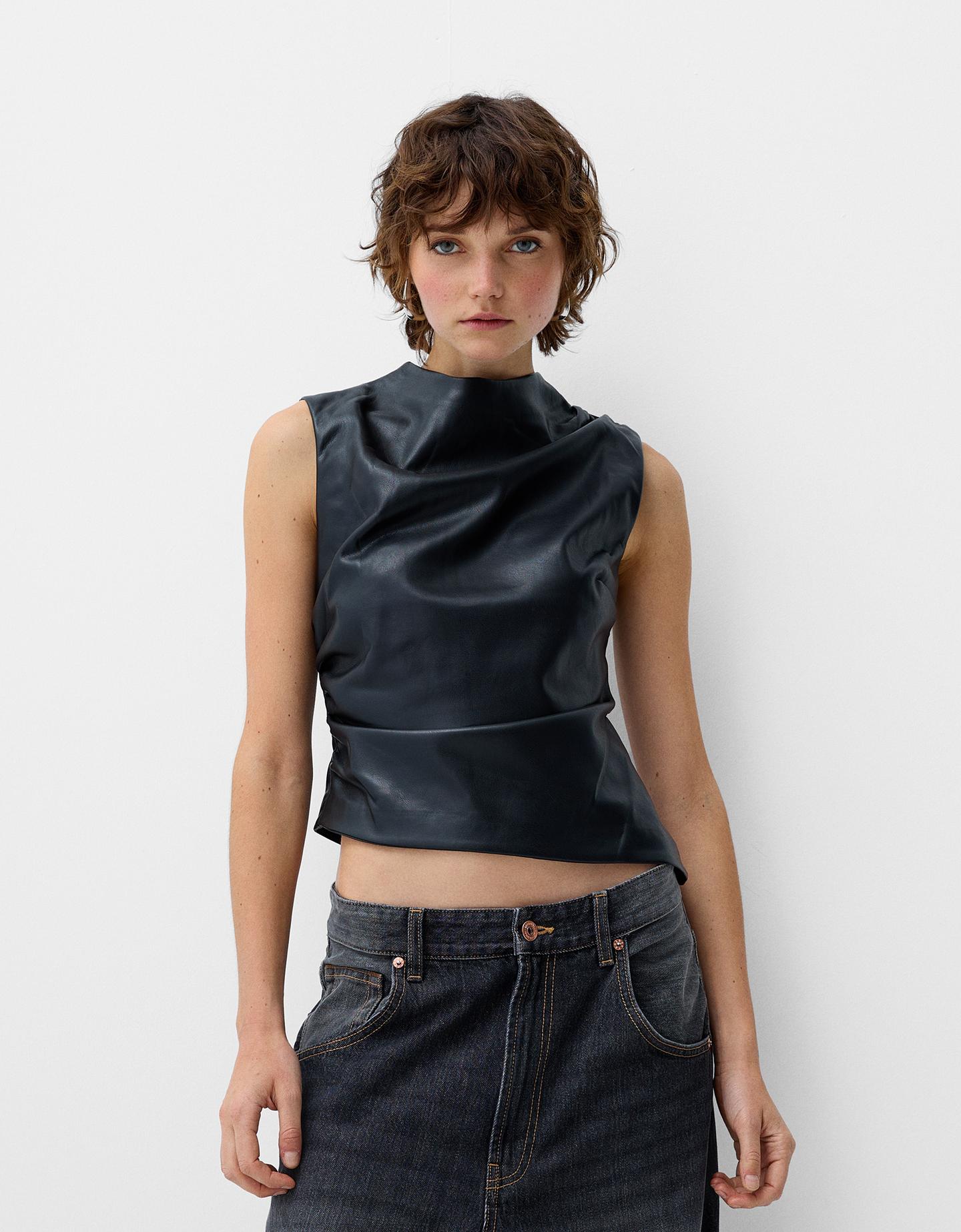 Bershka Asymmetrisches Drapiertes Top Aus Kunstleder Damen S Schwarz günstig online kaufen