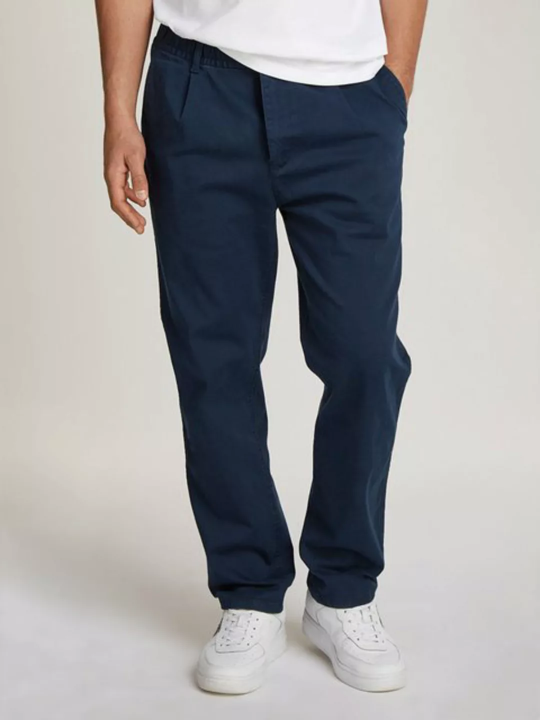 Tommy Jeans Chinohose TJM CASUAL ELASTICATED PANT mit Bundfalten günstig online kaufen