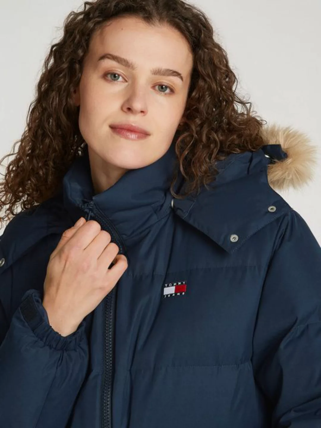 Tommy Jeans Steppjacke TJW MIDI ALASKA FAUX FUR mit Fellimitat günstig online kaufen