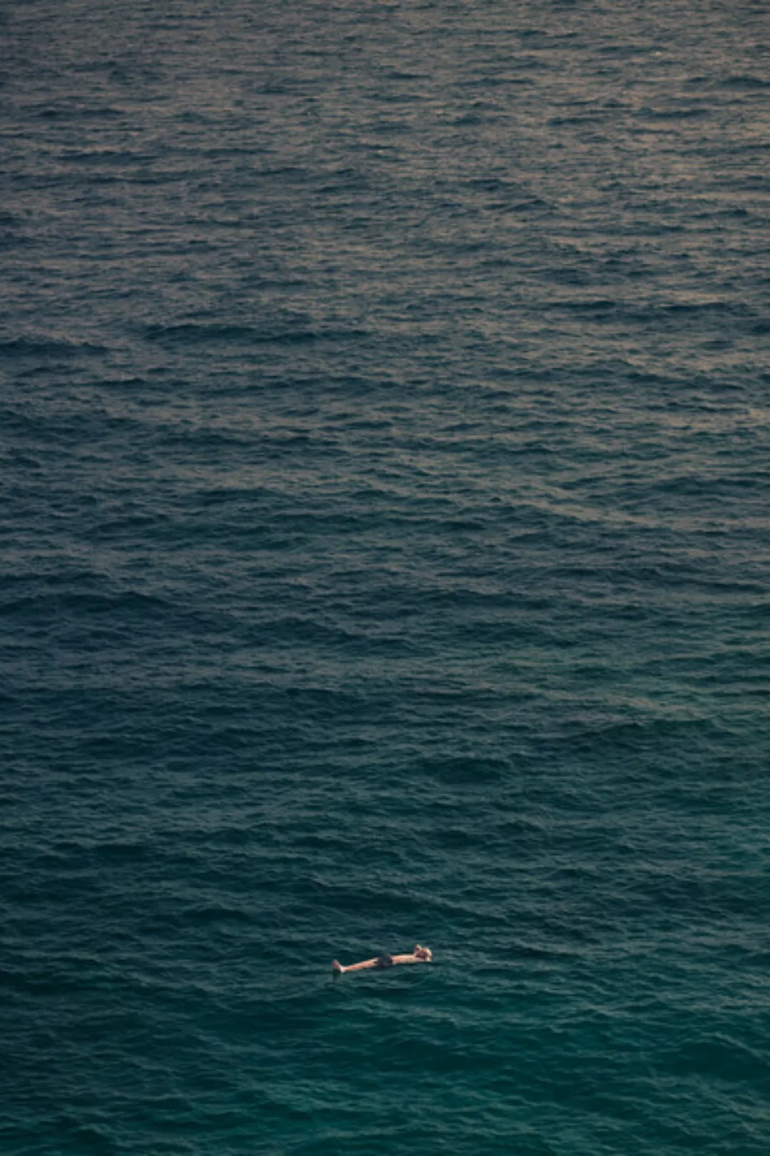 Poster / Leinwandbild - Deep Ocean Solitude günstig online kaufen