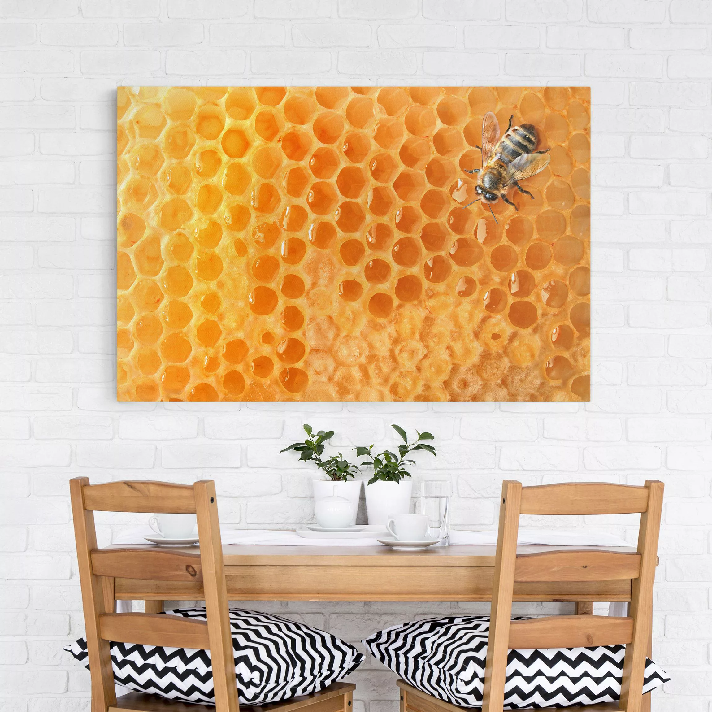 Leinwandbild - Querformat Honey Bee günstig online kaufen