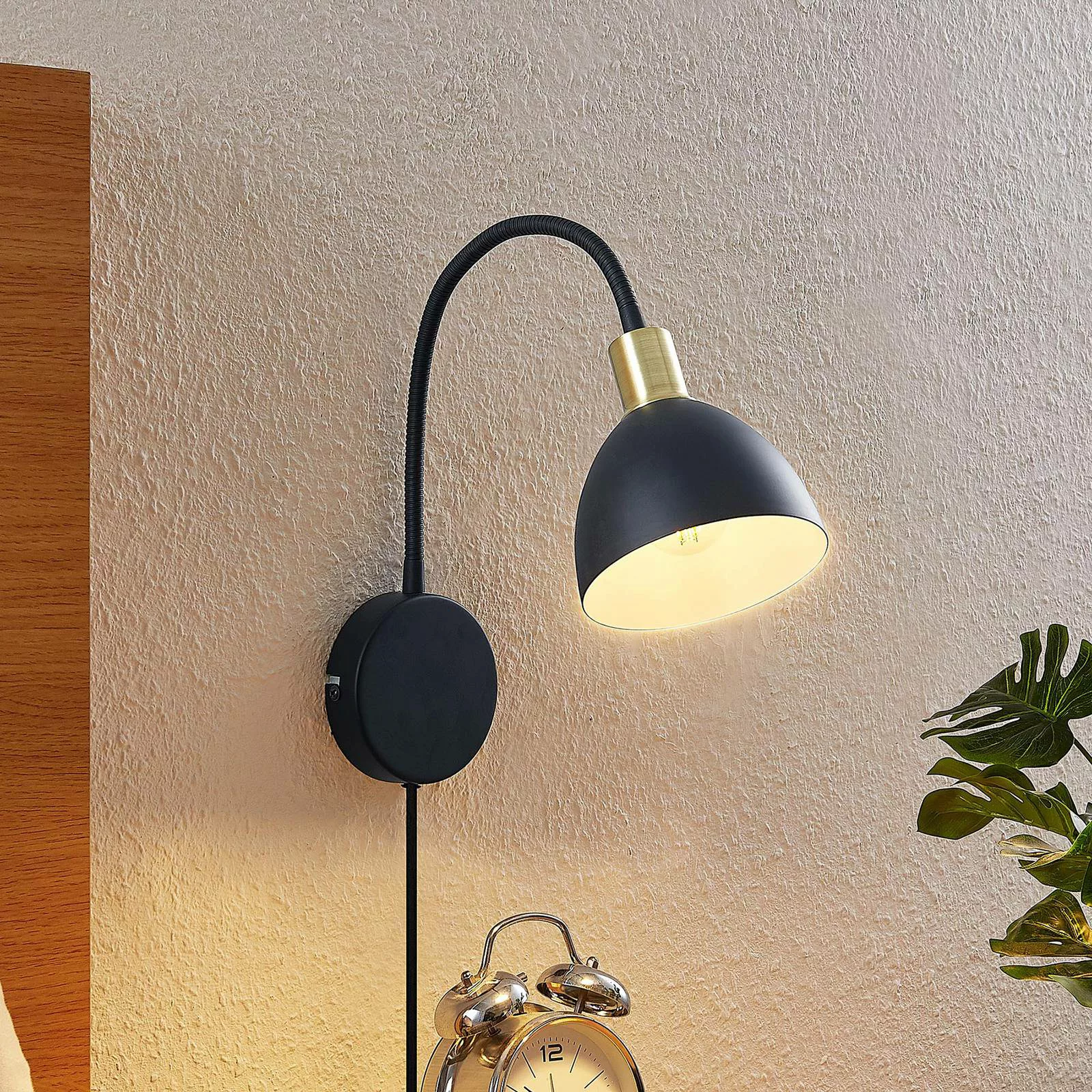 Lindby Genora Wandlampe mit Stecker günstig online kaufen