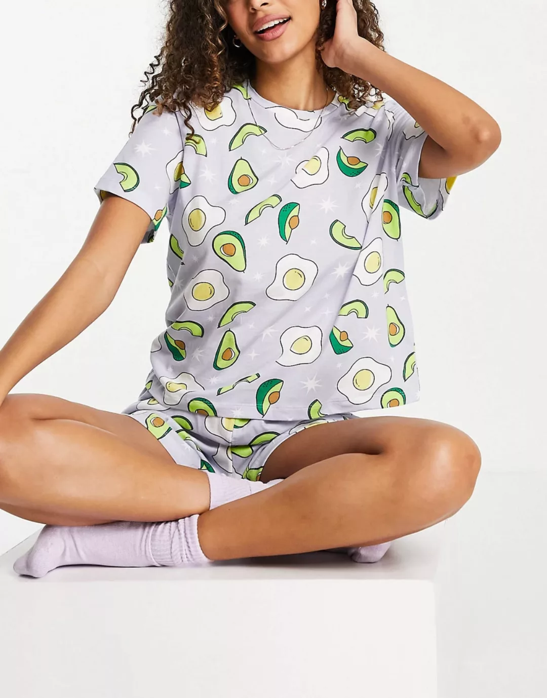 ASOS DESIGN – Pyjama in Blau aus T-Shirt und Shorts mit Avocado-Ei-Print günstig online kaufen