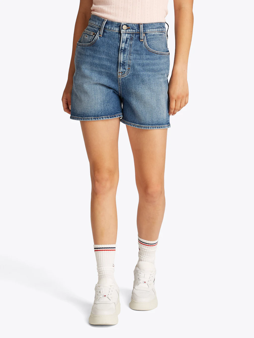 Tommy Jeans Shorts "MOM SHORT BI0134", mit Logo-Badge, in blauer Waschung günstig online kaufen