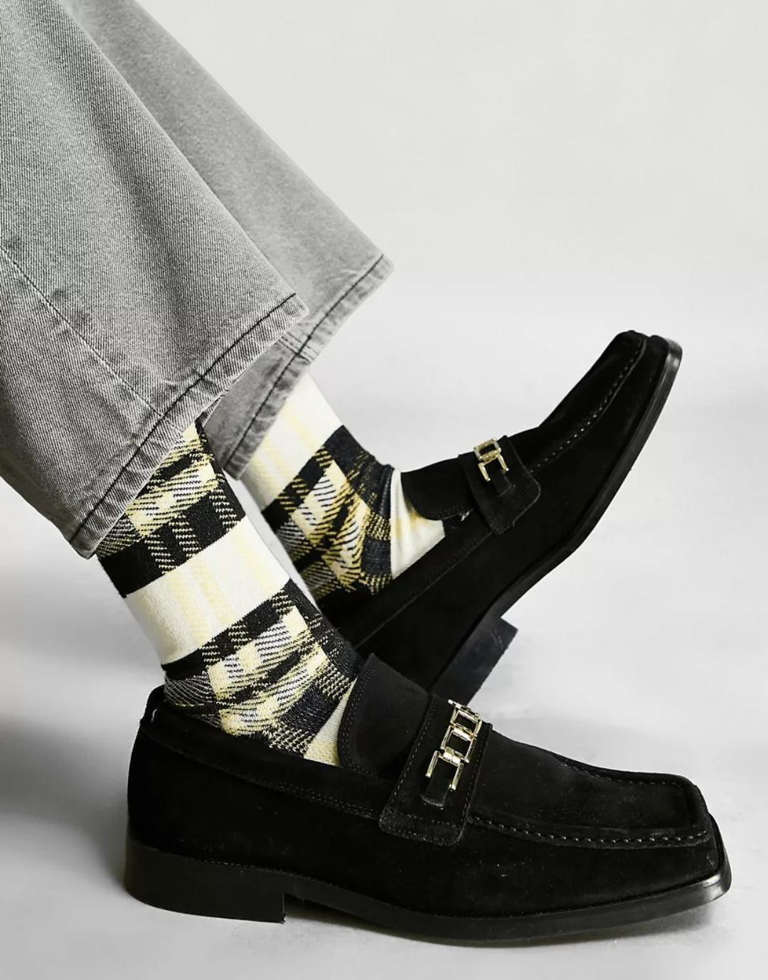 ASOS DESIGN – Loafer aus schwarzem Wildleder mit eckiger Zehenpartie und Gl günstig online kaufen