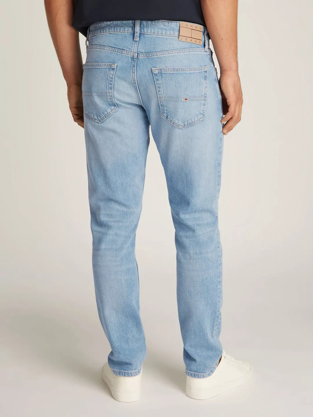 Tommy Jeans Tapered-fit-Jeans "Austim Slim Tapered", mit Logostickereien günstig online kaufen