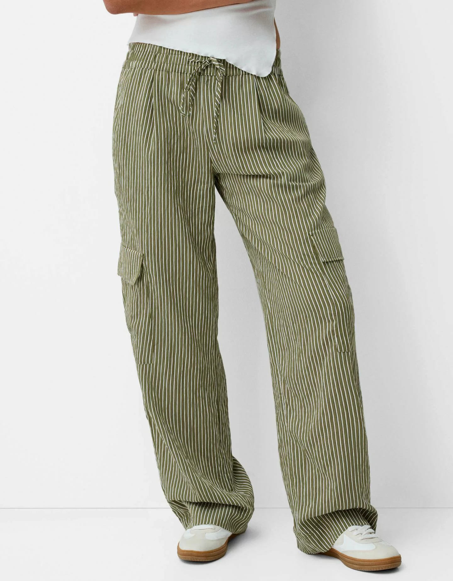 Bershka Cargohose Mit Streifen Und Gummizugbund Damen Xl Khaki günstig online kaufen