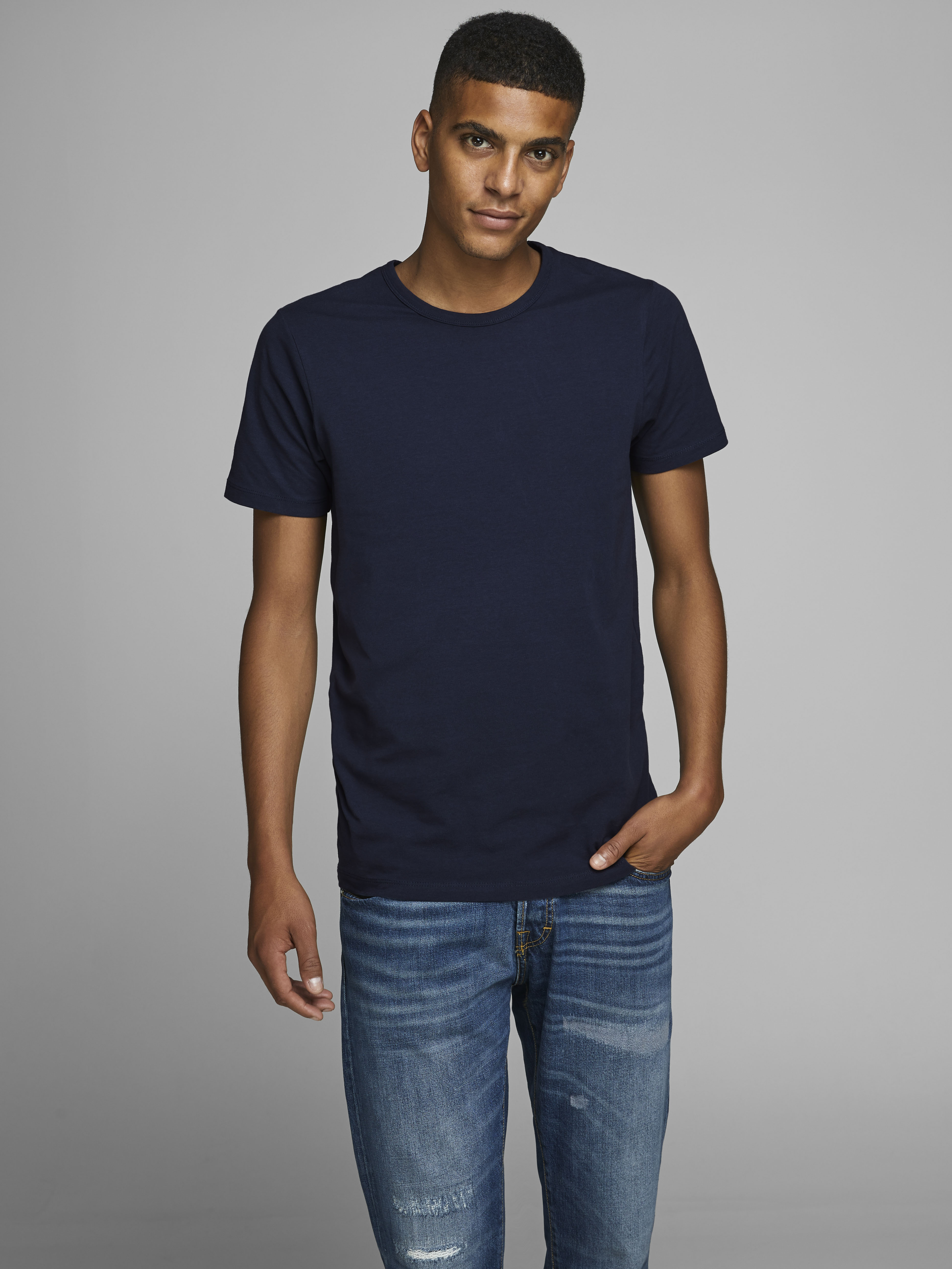 Jack & Jones T-Shirt "JJEBASIC mit schmaler Passform für jeden Tag", unifar günstig online kaufen