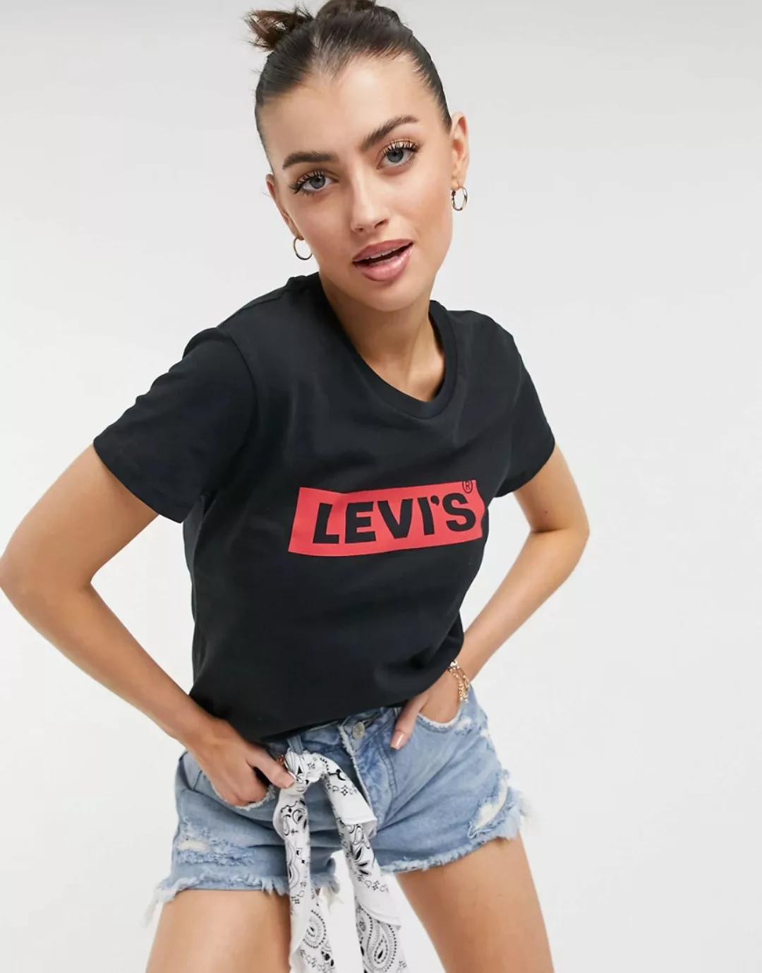 Levi's – Perfect – T-Shirt in Schwarz mit Box-Logo günstig online kaufen