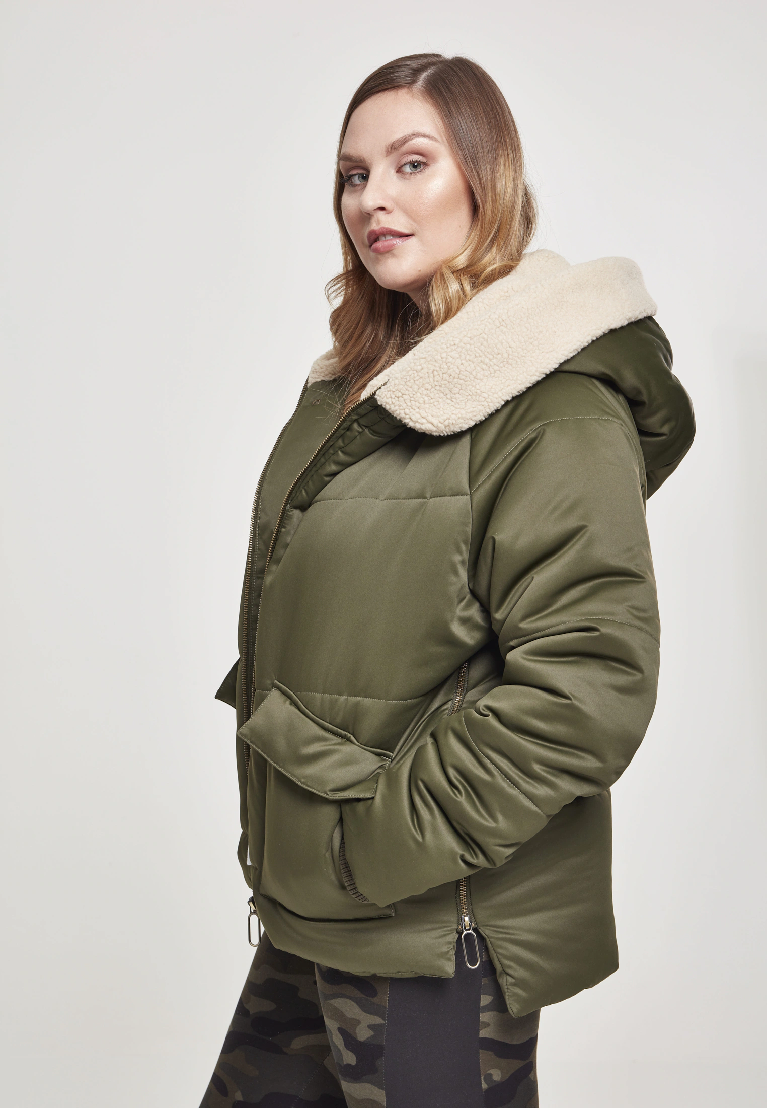 URBAN CLASSICS Winterjacke "Urban Classics Damen Ladies Sherpa Hooded Jacke günstig online kaufen