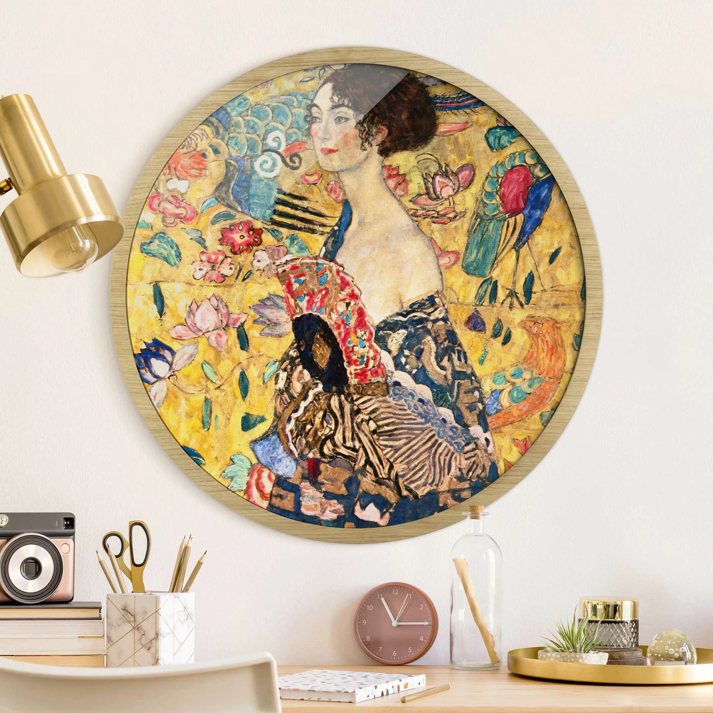 Rundes Gerahmtes Bild Gustav Klimt - Dame mit Fächer günstig online kaufen
