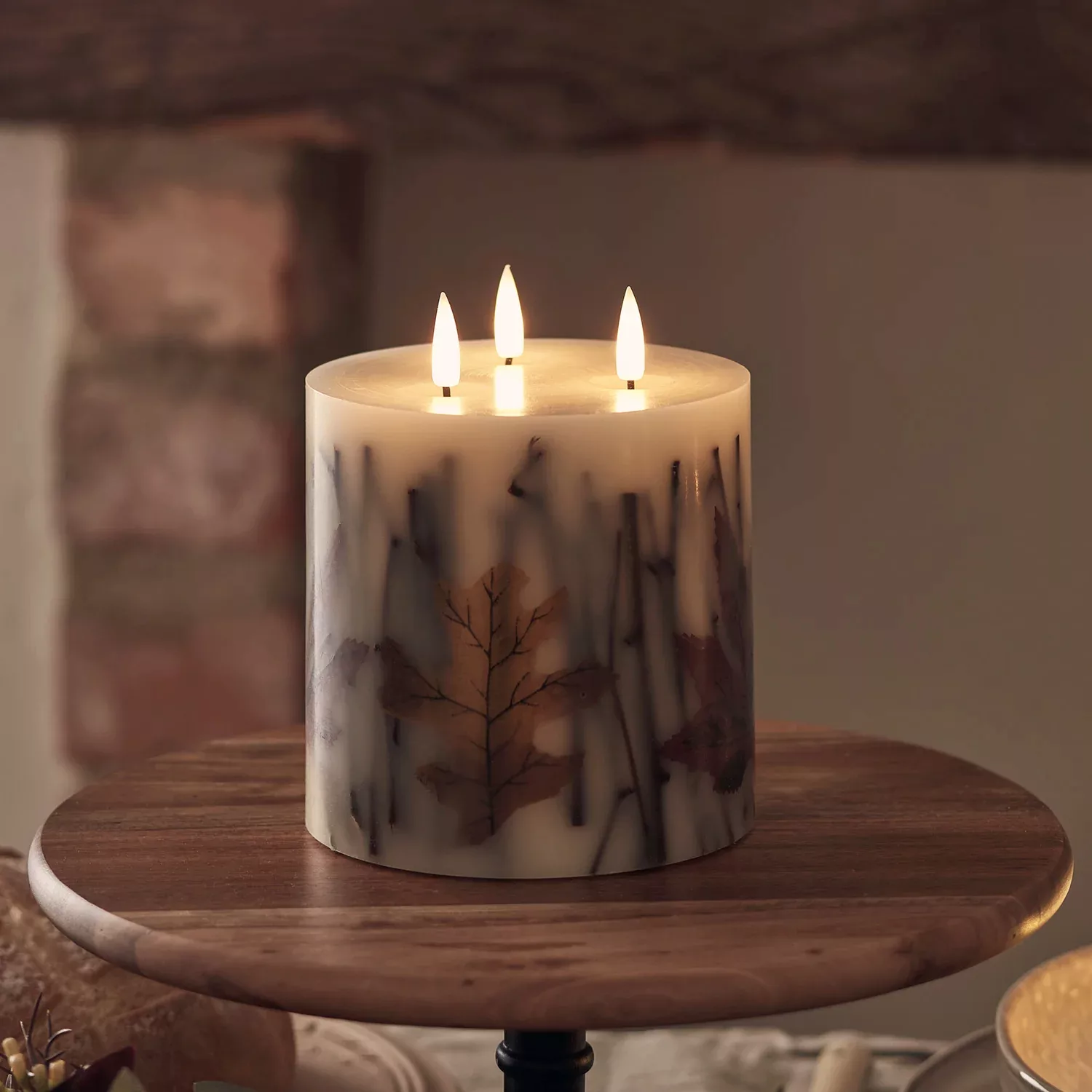 TruGlow® Herbst LED Kerze mit 3 Dochten günstig online kaufen