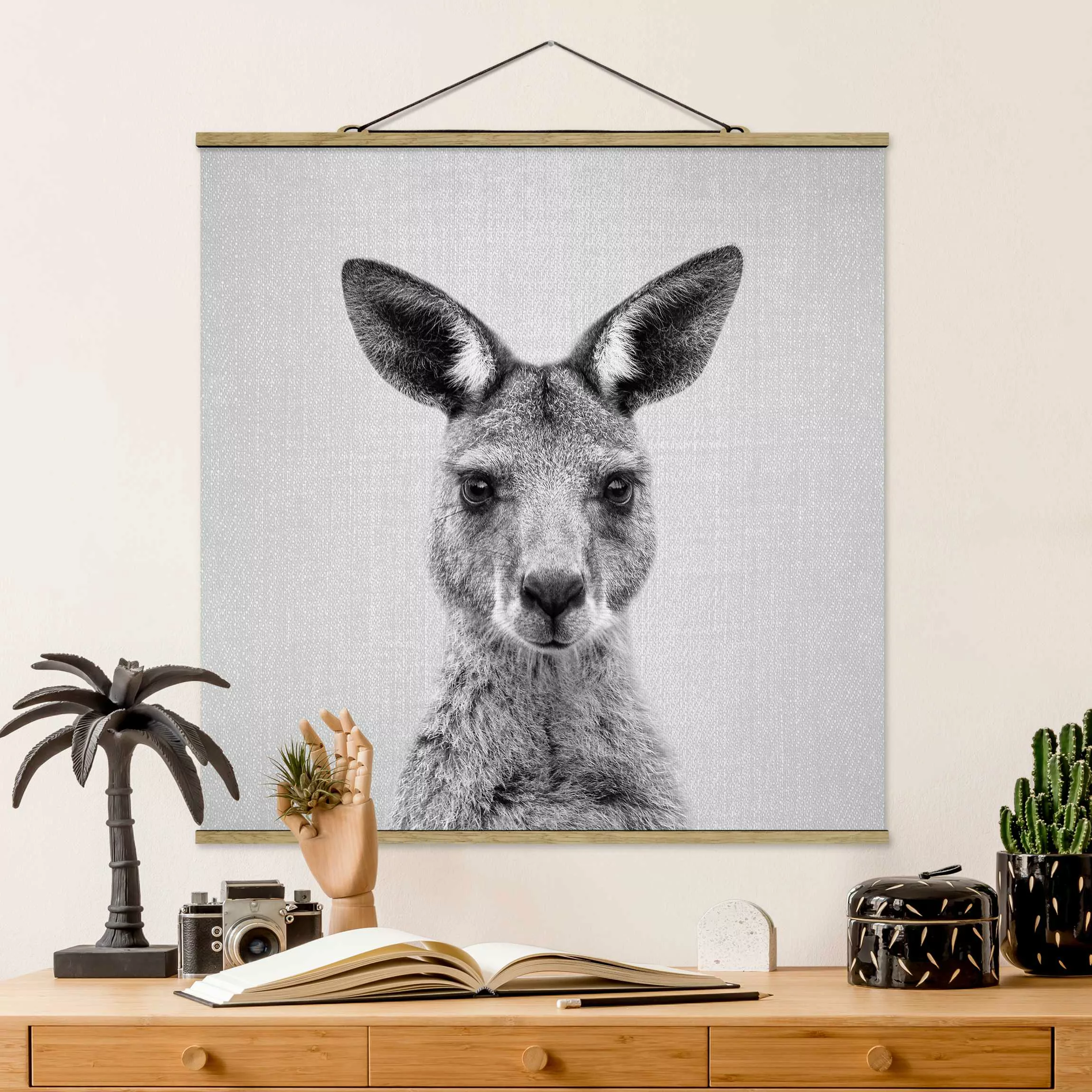 Stoffbild mit Posterleisten Känguru Knut Schwarz Weiß günstig online kaufen