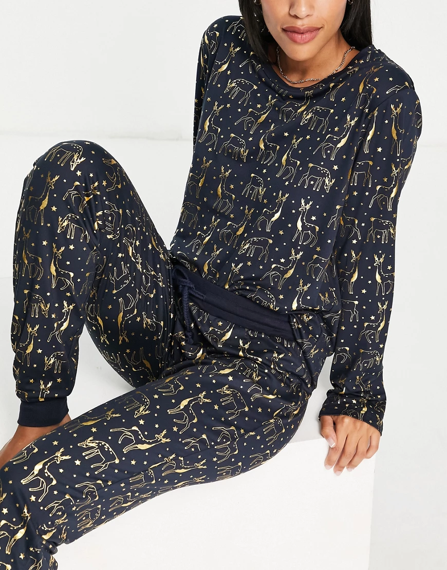 Chelsea Peers – Weihnachts-Pyjama in Marineblau mit Rentier-Foliendruck günstig online kaufen