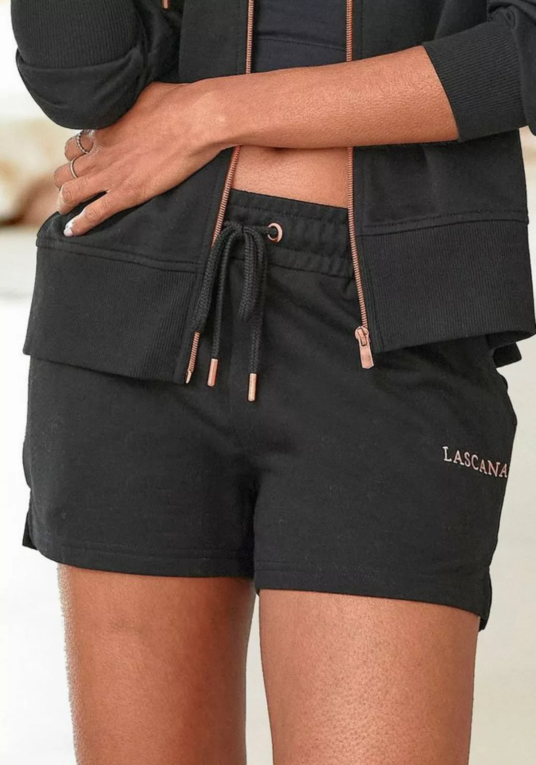 LASCANA Sweatshorts mit Logostickerei, Loungeanzug günstig online kaufen