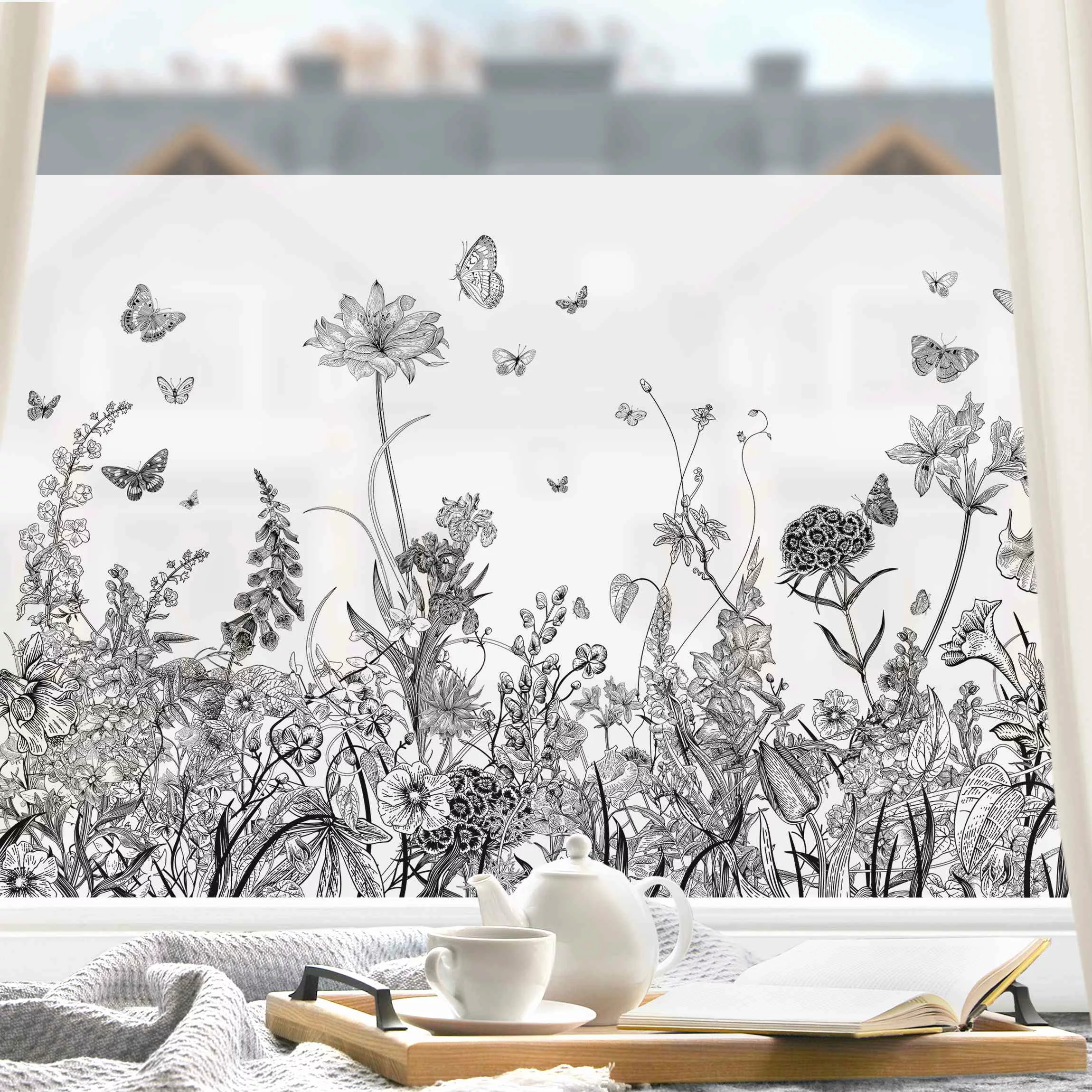 Fensterfolie Große Blumen mit Schmetterlingen in Schwarz günstig online kaufen