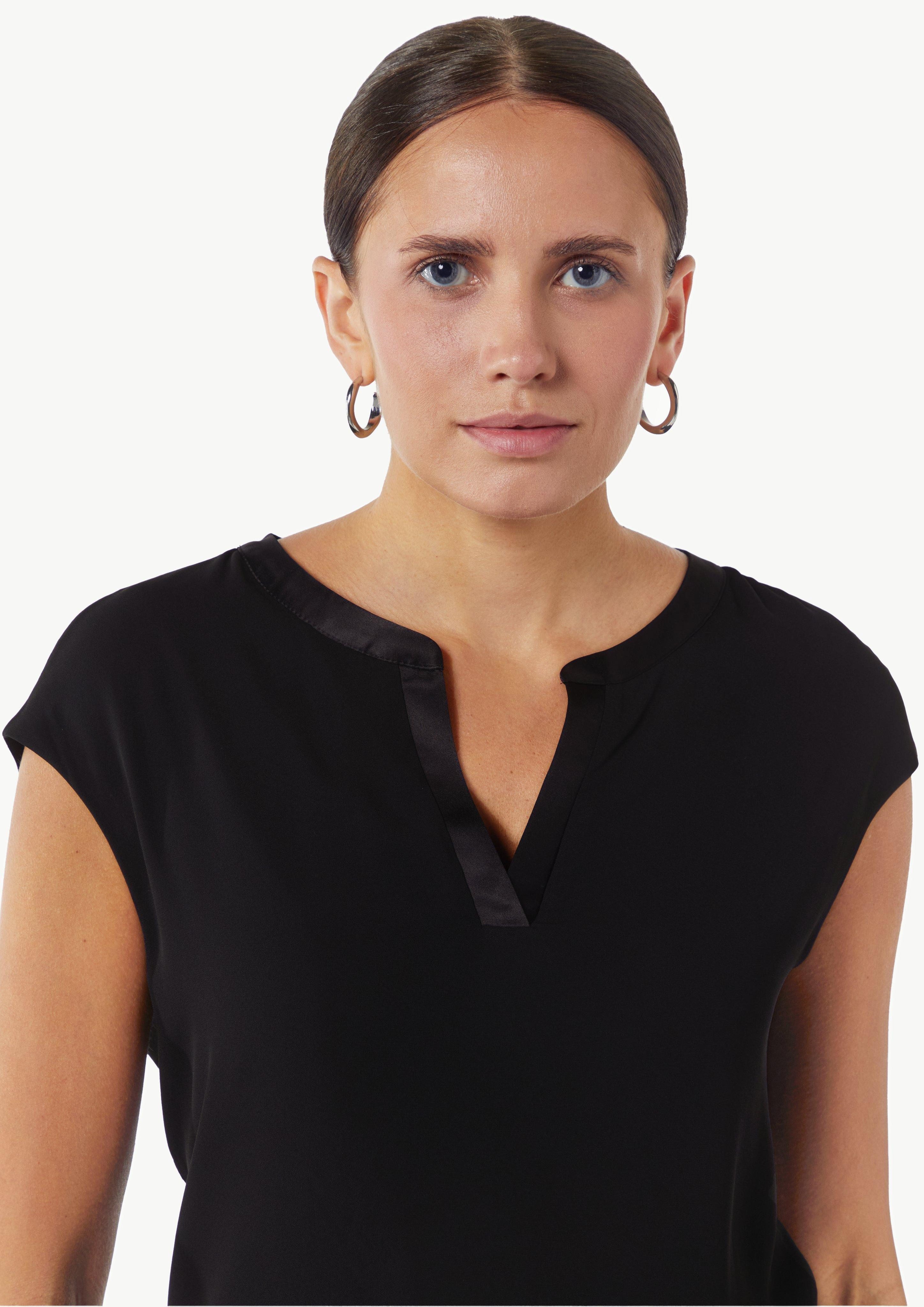 Comma Blusenshirt, mit geschlitztem Rundhals, Satin-Optik günstig online kaufen