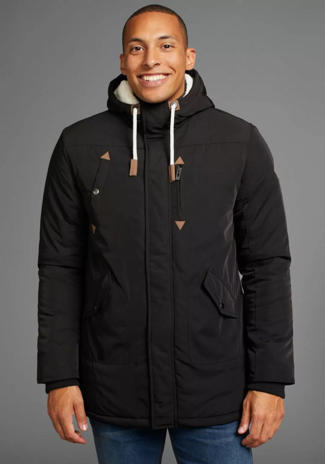 Bruno Banani Winterjacke modischer Stil, taillierte Passform, mit Kapuze, m günstig online kaufen