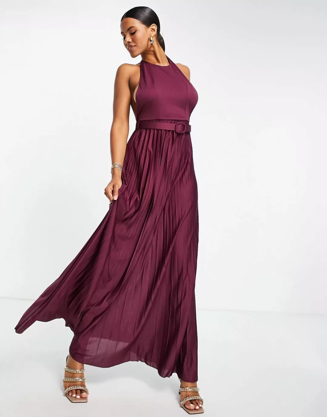 ASOS DESIGN – Plissiertes Maxikleid in Blutrot mit Neckholder und Gürtel-Vi günstig online kaufen