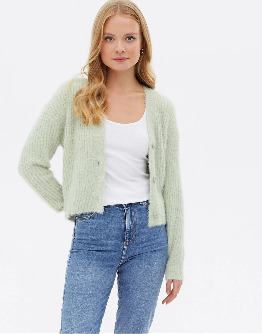 New Look – Flauschige, gerippte Strickjacke in Hellgrün günstig online kaufen