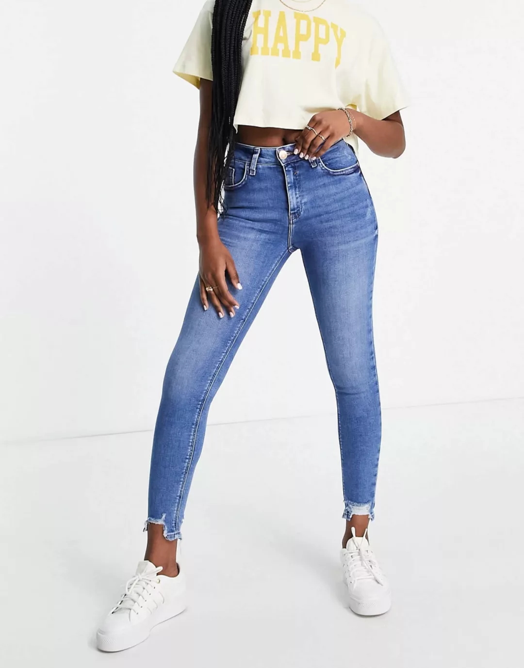 River Island – Amelie – Enge Jeans mit unverarbeitetem Saum in mittlerer Wa günstig online kaufen