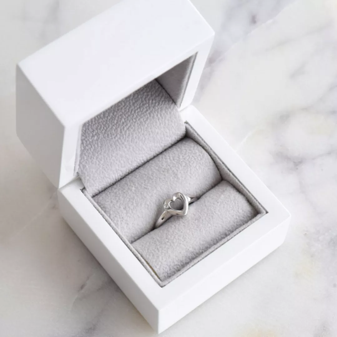 Romantischer Silberner Ring Mit Einem Diamanten Celine günstig online kaufen