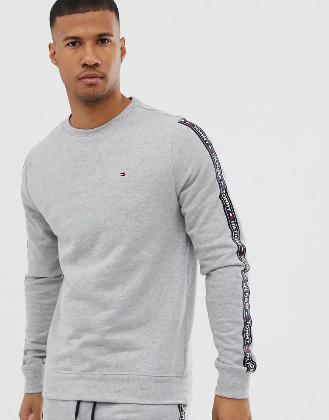 Tommy Hilfiger– Authentisches, graues Lounge-Sweatshirt mit seitlichen Logo günstig online kaufen