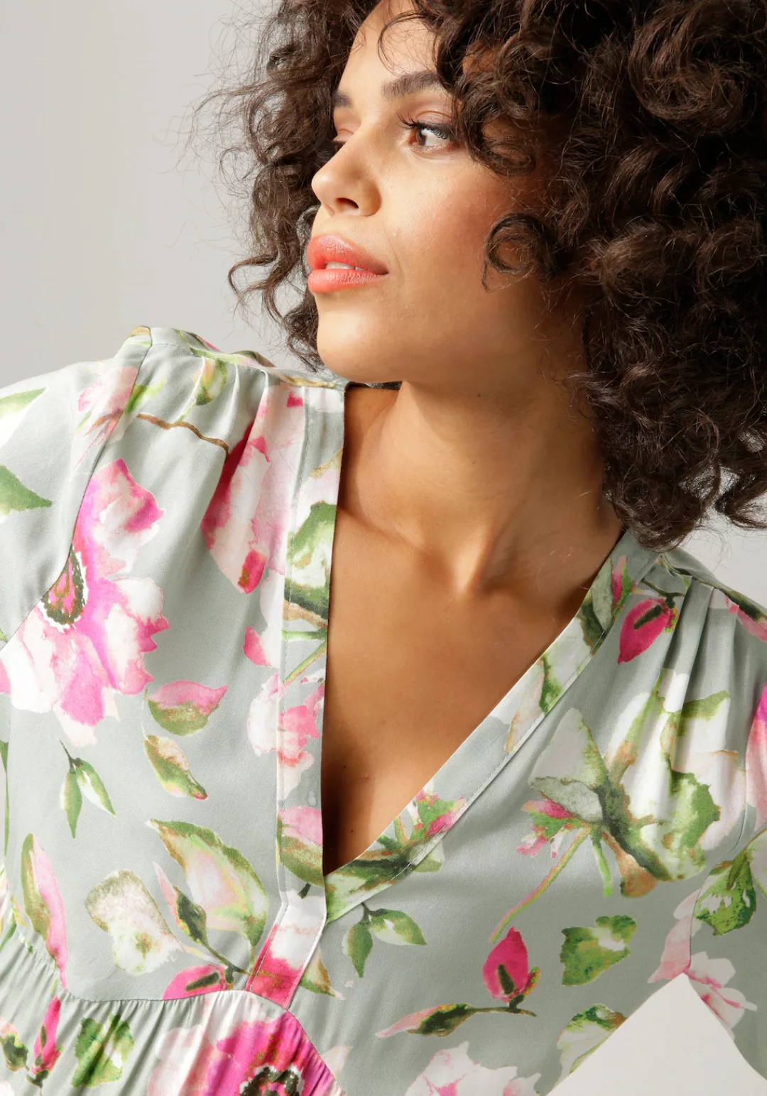 Aniston CASUAL Tunikakleid, mit fantasievollem Blumendruck günstig online kaufen